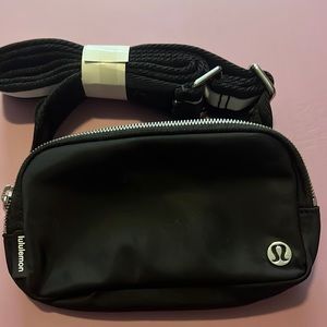Lululemon Everywhere Crossbody